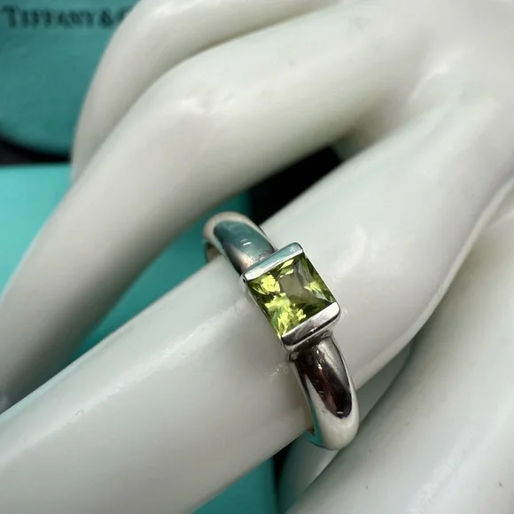 Tiffany & Co. Peridot Sterling Silver Stackable Ring | Vintage 2004 | Size 5.5 - Picture 2 of 8